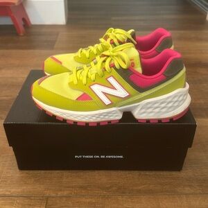 Women’s Figs New Balance 574
